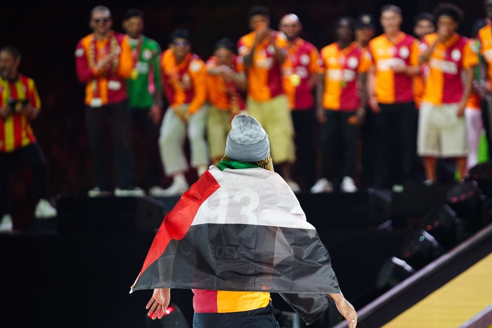 على خطى يامال.. الفرنسي ساشا بوي يرفع علم فلسطين ـ (فيديو)