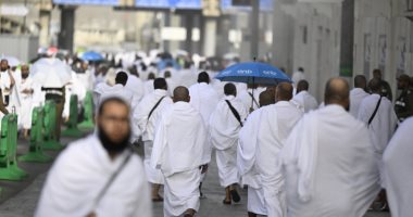 دموع النفرة وفرحة التحلل.. حجاجنا يودعون عرفات والمزدلفة ويحطون الرحال في منى لرمي جمرة العقبة.. أسر الشهداء يزينون المشهد وبشرى الطمأنينة تسيطر على البعثة.. ملحمة النجاح لـ حجاج القرعة في يوم النحر
