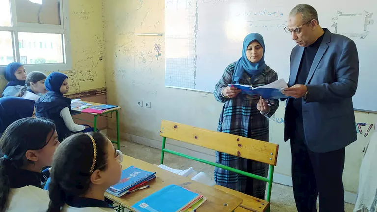 جولة مفاجئة لوكيل وزارة التربية والتعليم بالقليوبية في مدارس قليوب