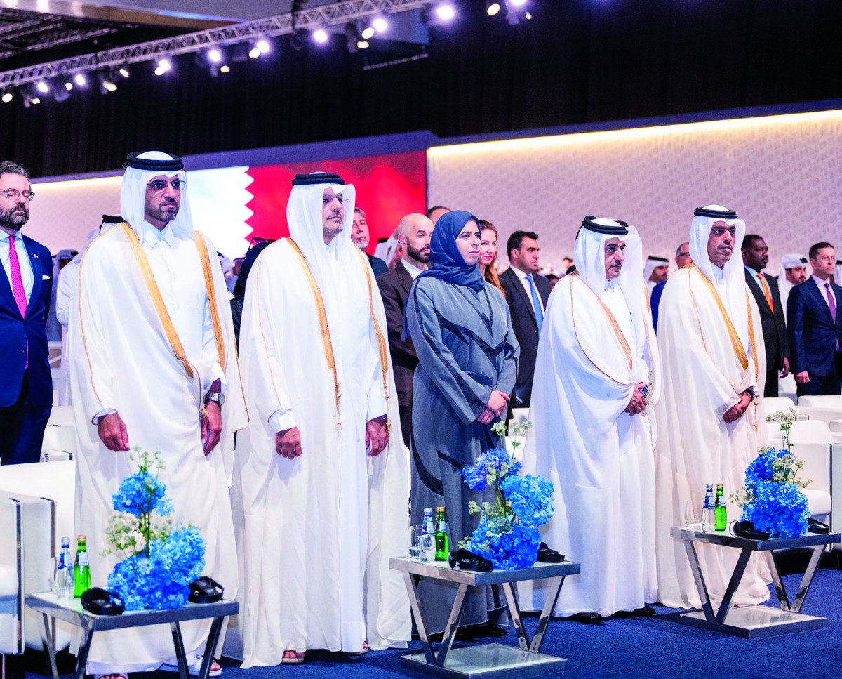 ‫ وزيرة التعليم تكرم المتميزين و63 % من الدفعة قطريون.. جامعة لوسيل تحتفي بأكثر من 900 خريج بالدفعة الثالثة