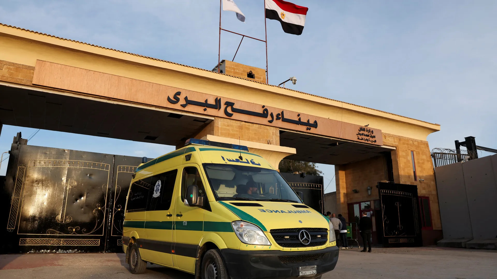 إسرائيل تغلق معبر رفح البري .. وتعليق عمليات إجلاء المرضى والجرحى