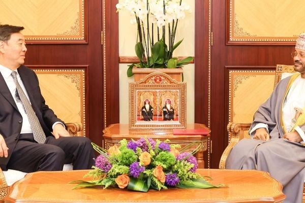 وزير الخارجية يستقبل المبعوث الخاص للحكومة الصينية لشؤون الشرق الأوسط