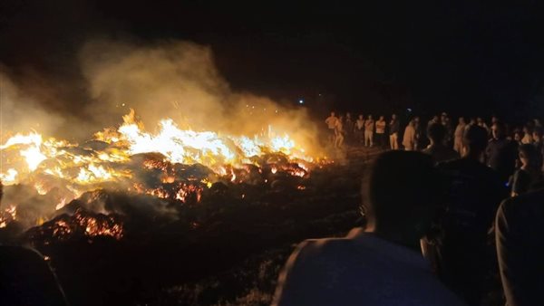 حريق هائل يلتهم 4 أفدنة قمح بعزبة الأكرت في الفيوم (صور)