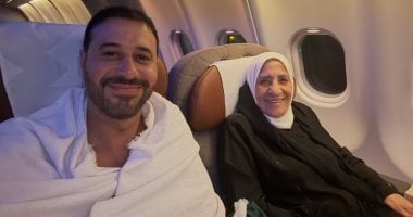 أحمد السعدنى يوثق أداء مناسك الحج بصحبة والدته فى 6 صور