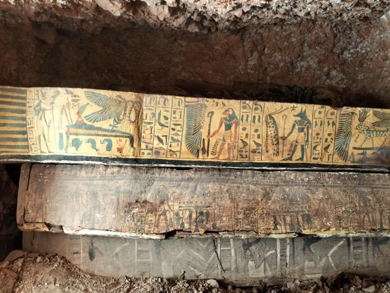 اكتشاف خبيئة أثرية من عصر الانتقال الثالث في الأقصر
