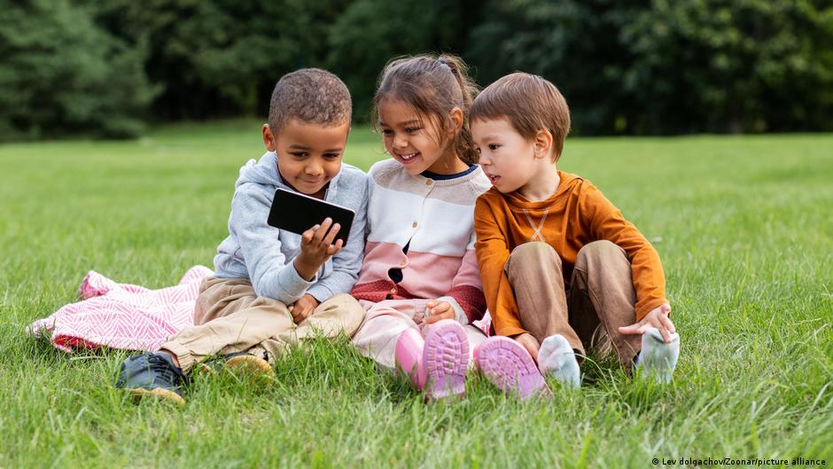 الأطفال أمام امتحان الضمير.. من يقاوم الرشوة ومن يستسلم؟