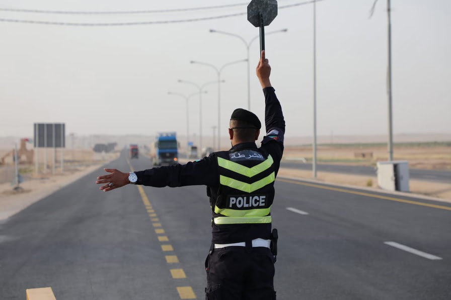 وفاتان و7 إصابات بحادث تصادم على الطريق الصحراوي