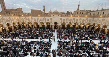 وكيل الأزهر يشارك الطلاب الوافدين مائدة الإفطار بصحن الجامع الأزهر