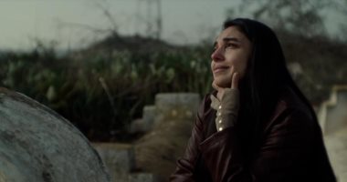 بكاء سلمى أبو ضيف على قبر ابنها والقبض عليها في مسلسل عرض وطلب