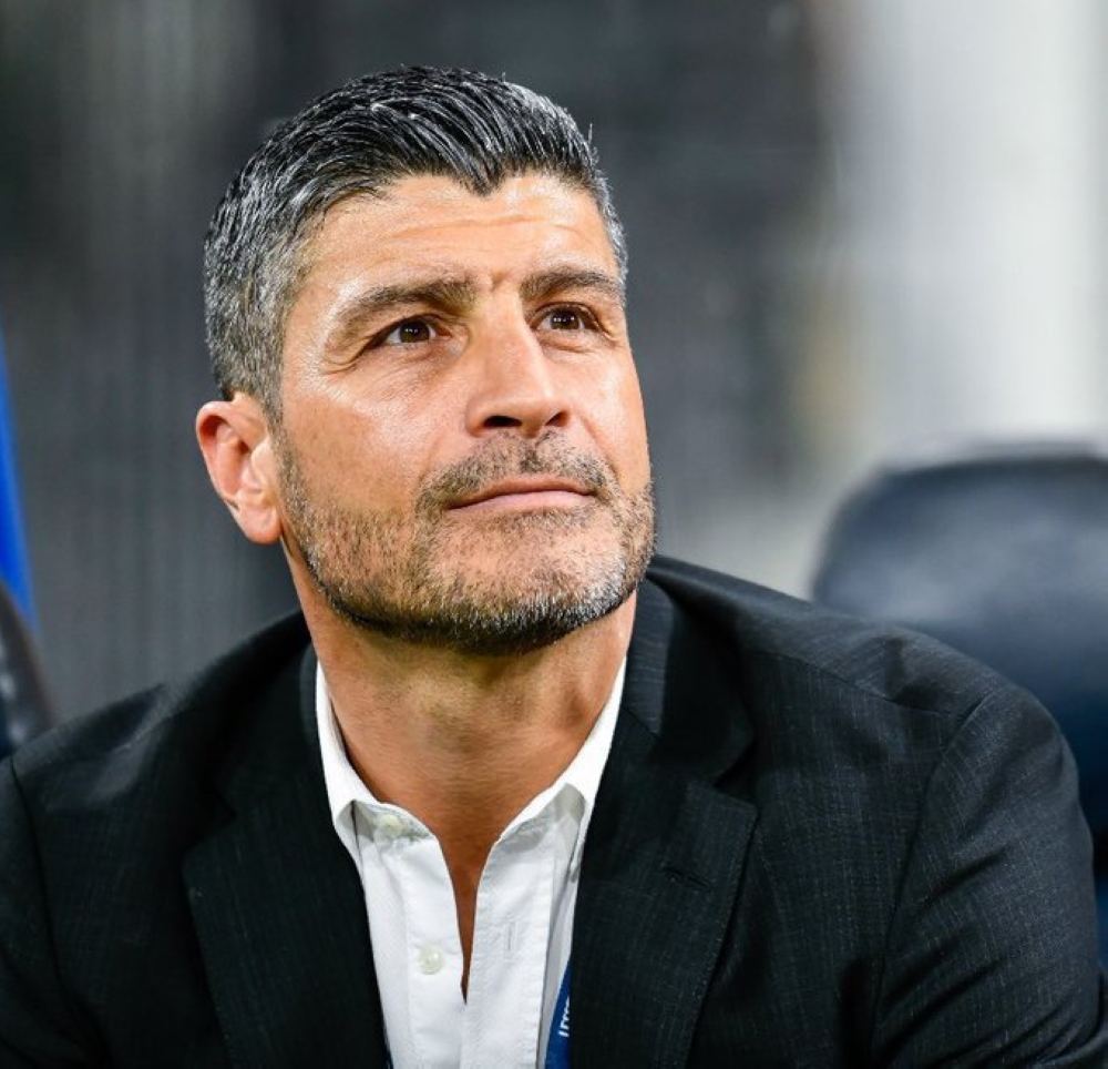 عاجل.. التعاون ينهي اتفاقه مع بيدرو إيمانويل لتدريب الفريق