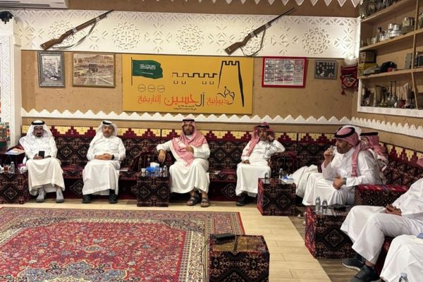 ديوانية الـ حسين التاريخية تناقش أثر المجالس في بناء الهوية