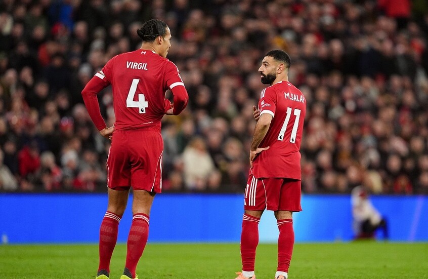 فان دايك يكشف موقفه من مستقبل صلاح مع ليفربول