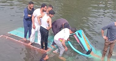 المعاينة: اختلال عجلة القيادة وراء انقلاب ميكروباص فى مصرف مائى بأبو النمرس