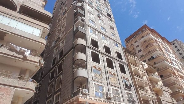 مفاجأة .. حي أول المحلة يكشف العمارة السكنية المُتسببة في وفاة فتاة وصغير مخالفة