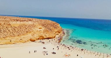 متعة التنزه والرحلات بمطروح وسيوة خلال العيد.. إقبال محبى الهدوء وعشاق الطبيعة البكر لقضاء إجازة العيد البكر.. الشواطئ الخلابة وزيارة المناطق الأثرية والترفيهية أهم معالم مرسى مطروح والعلمين