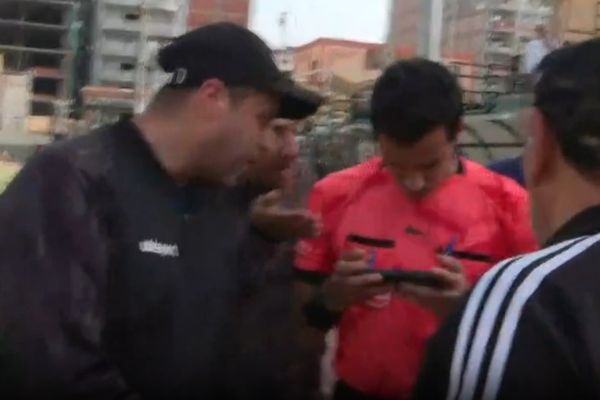 إيقاف طاقم تحكيم مباراة بالدوري المصري