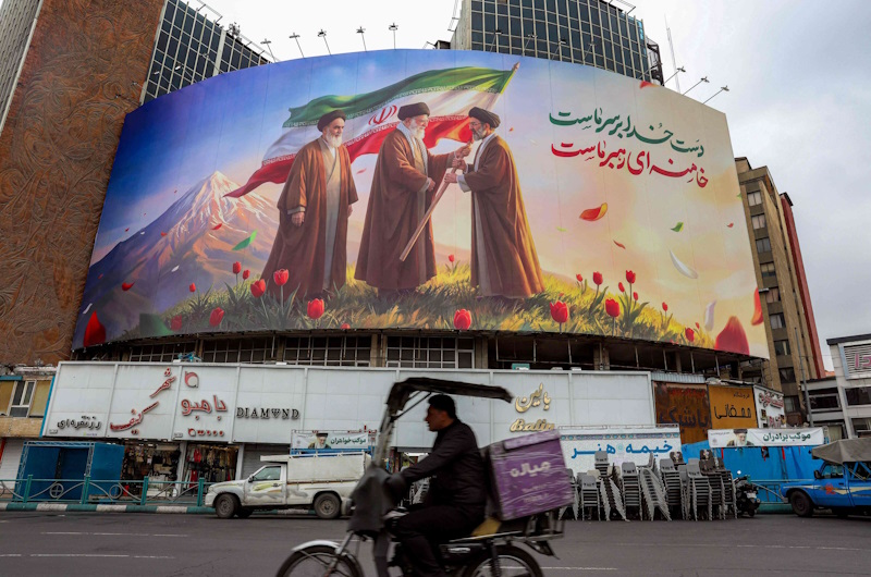 الجيش الإسرائيلي: دمرنا طائرة كان يستخدمها علي خامنئي