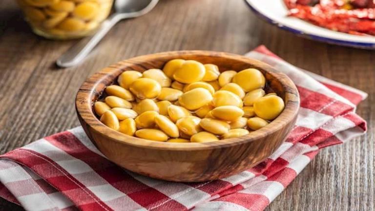 كيف يؤثر الإفراط في تناول الترمس على صحتك في العيد؟