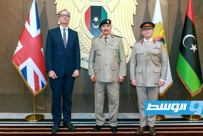 حفتر يبحث مع السفير البريطاني تطورات العملية السياسية