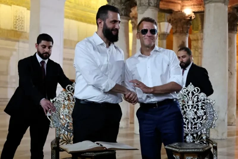 قبيل محادثاته مع الشرع.. انفجارات تستهدف قرب مقر إقامة ماكرون في دمشق