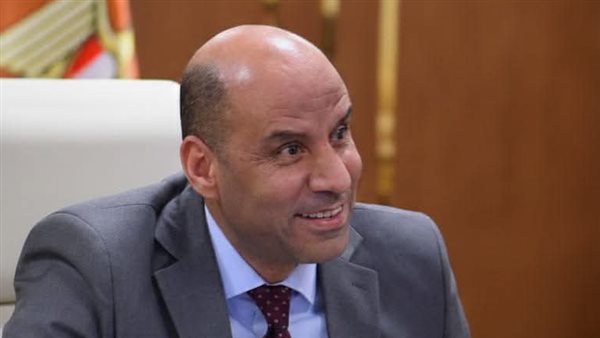 وزارة العمل تطرح 1820 فرصة عمل بالقطاع الخاص في 12 محافظة