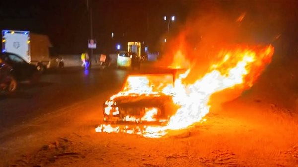 قائد سيارة نشب بها حريق في السلام: خرج منها دخان وتحول إلى نيران بسرعة هائلة