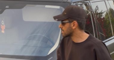 أحمد السقا وأشرف عبد الباقى يقدمان واجب العزاء فى والد حمدى الميرغنى