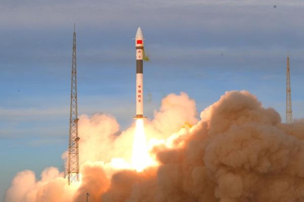 الصين تطلق قمرين اصطناعيين تجريبيين جديدين