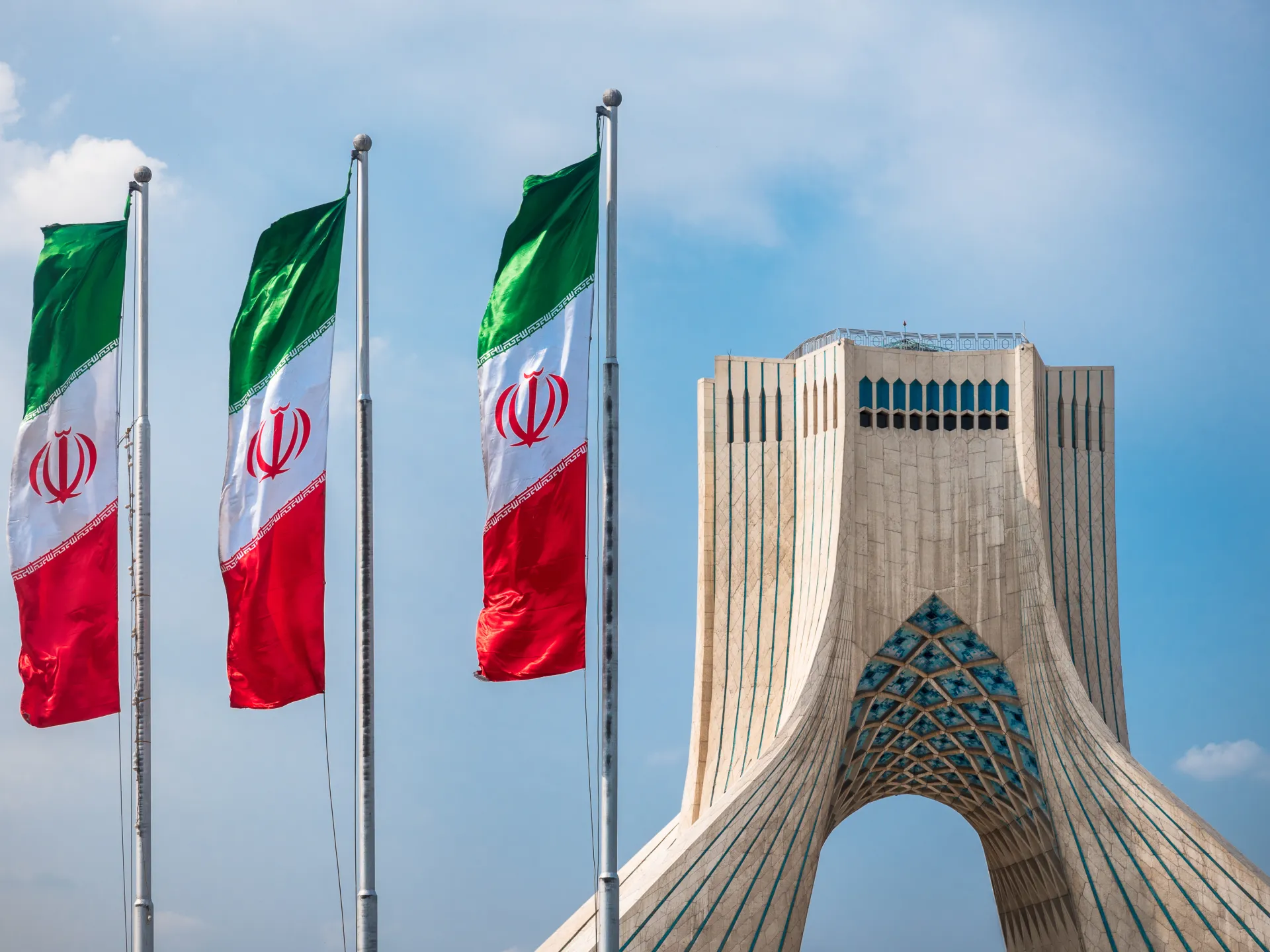 إيران تصر على تسلم نصف أموالها المجمدة مع الإعلان عن مذكرة التفاهم