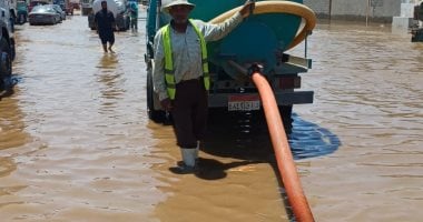جهاز العاشر يدفع بسيارات مواجهة السيول بعد انفجار خط مياه رئيسى بطريق بلبيس