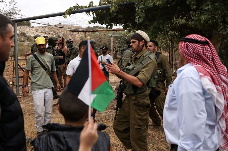 في عريضة جديدة.. وزراء سابقون ومثقفون وفنانون إسرائيليون: المذابح في الضفة الغربية تطهير عرقي