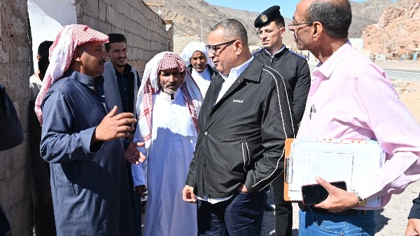 من قلب طوبيا بطابا.. محافظ جنوب سيناء يلتقي الأهالي ويصدر قرارات فورية لدعم الخدمات وتخفيف الأعباء