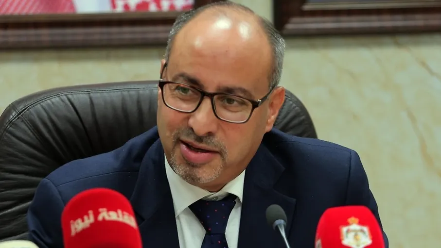 رئيس المالية النيابية يشيد بقرار زيادة الرواتب