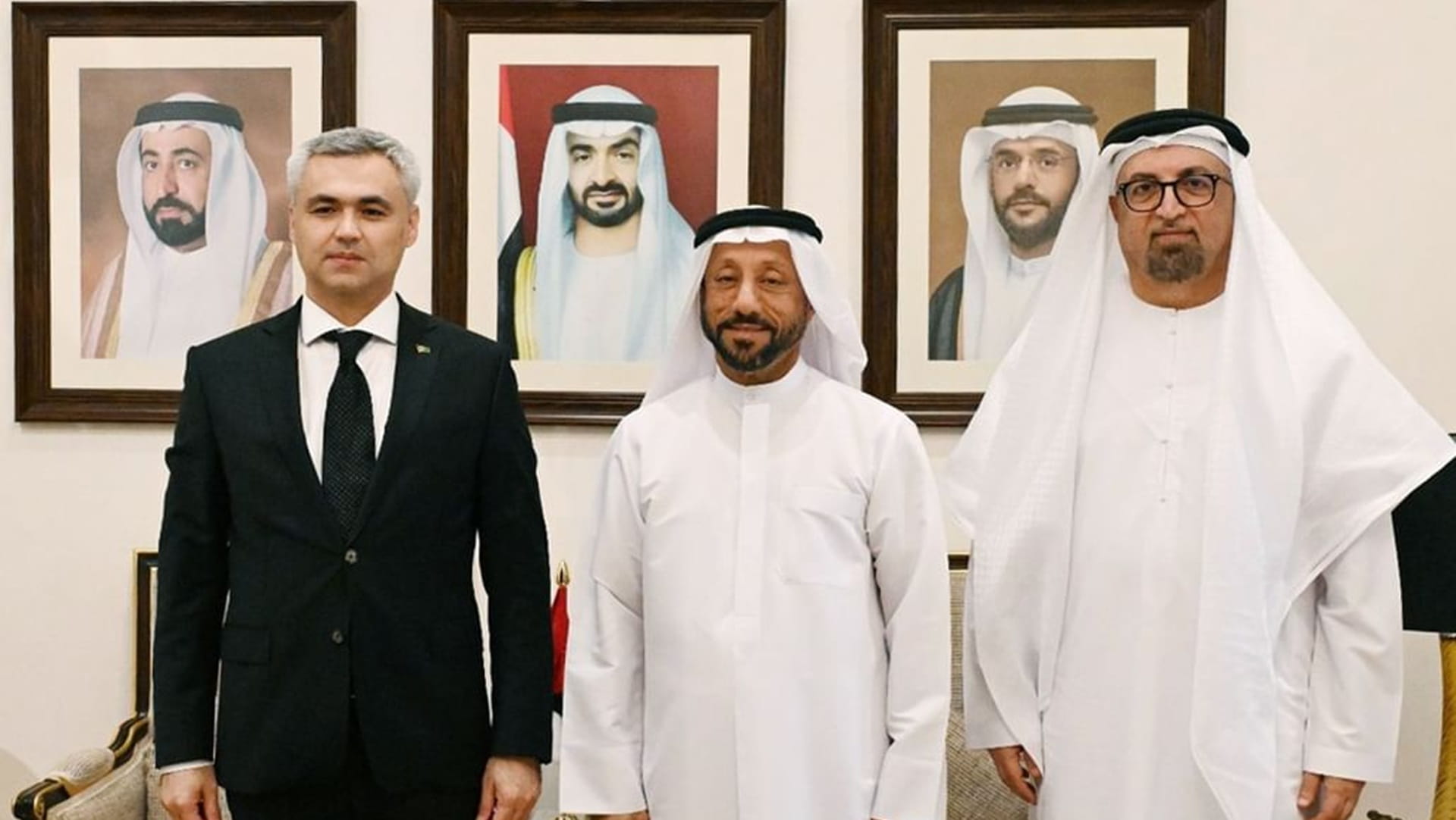 رئيس مجلس غرفة الشارقة يبحث تعزيز التعاون الاقتصادي مع تركمانستان