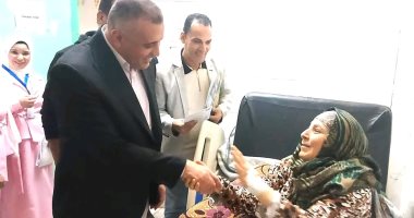 رئيس مركز الداخلة يهنئ المرضى بمستشفى الداخلة والأطقم الطبية بعيد الفطر