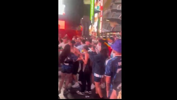 قبل ساعات من المباراة، اشتباكات بين مشجعي الجزائر والأرجنتين في نيويورك (فيديو)