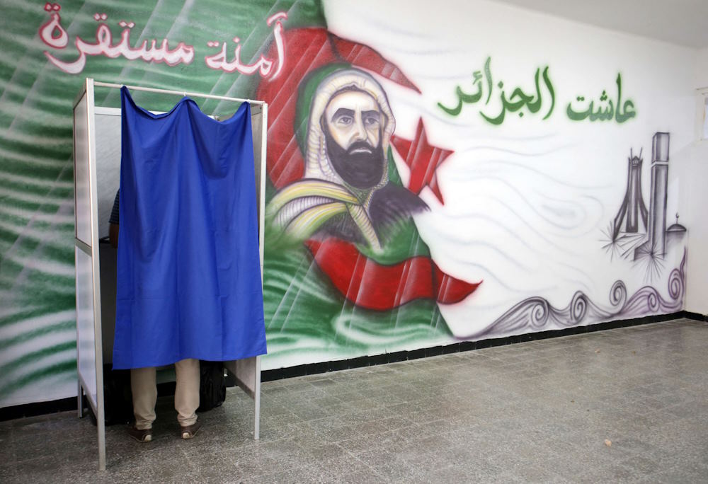 الانتخابات التشريعية في الجزائر: الوقت يداهم الأحزاب للحصول على توقيعات الترشح وشكاوى من عراقيل إدارية