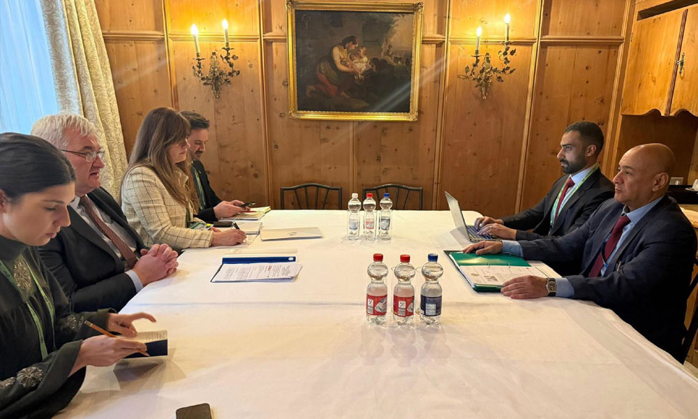 أمين مجلس التعاون يبحث مع وزير خارجية أوكرانيا تعزيز العلاقات الخليجية