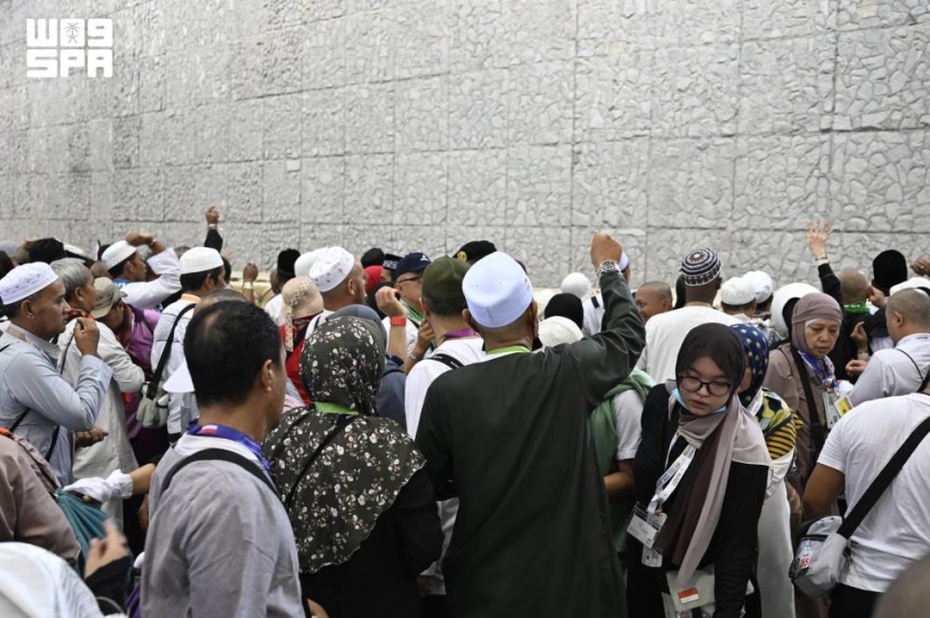 حجاج بيت الله الحرام يواصلون رمي الجمرات في آخر أيام التشريق وسط منظومة تنظيمية متكاملة