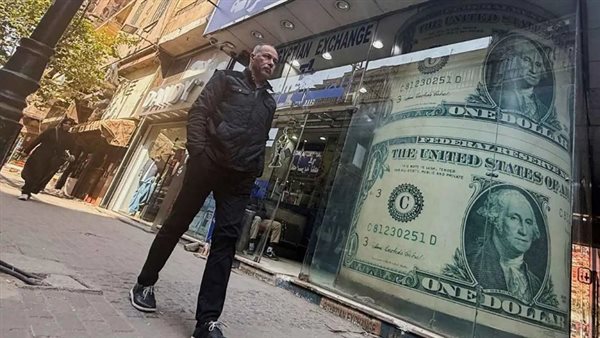 عاجل| الدولار يكسر حاجز الـ 53 جنيها مجددا.. موجة تخارج ترفع الطلب على الأخضر