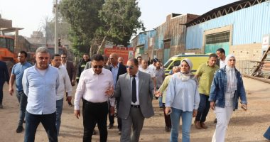 محافظ القليوبية ومدير الأمن يتابعان السيطرة على حريق بـ3 منشآت صناعية