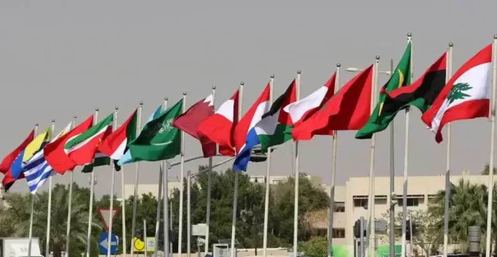 الحوثيون يجبرون محلات الخياطة في صنعاء على تصنيع أعلام هذه الدولة