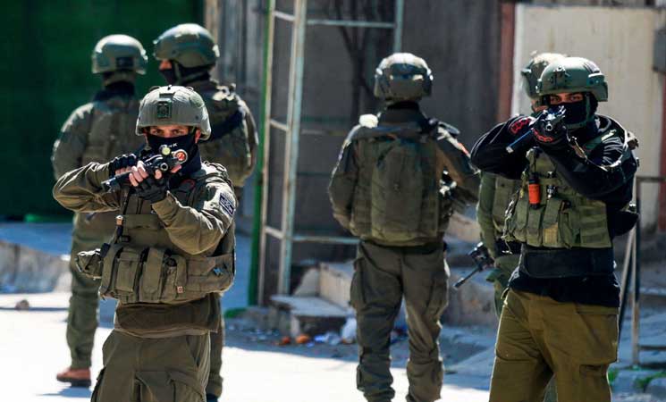جيش الاحتلال يعتقل 19 فلسطينيا في الضفة الغربية