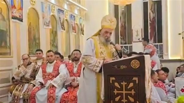 ترانيم وبخور، صلوات قداس عيد القيامة بكنيسة مارجرجس بطنطا بحضور محافظ الغربية (فيديو)