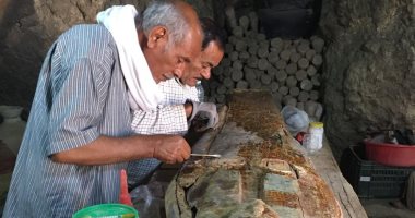 العثور على خبيئة تضم 22 تابوتا خشبيا ملونا و8 برديات نادرة غرب الأقصر