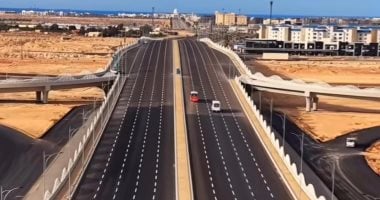 كل شبكات الطرق إلى مصيفك آمنة ومتطورة.. العلمين بوابة للساحل الشمالي ومطروح.. تنفيذ شبكات طرق حديثة عزز السياحة والاستثمار.. السفر أصبح أكثر متعة وسرعة.. الطرق مراقبة بالكاميرات الرادارية ونقاط التأمي