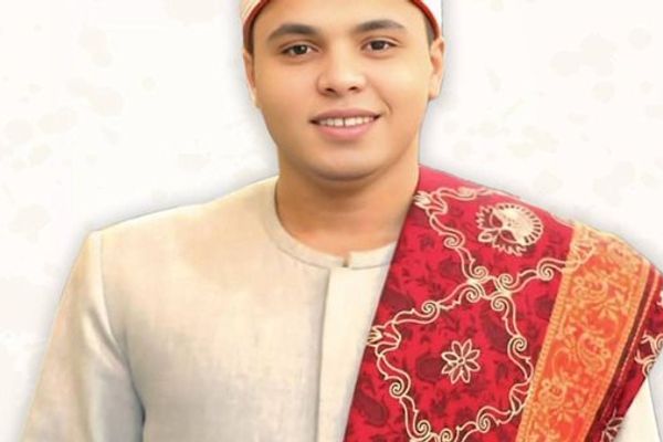 محافظ الشرقية يُهنئ محمد كامل ابن كفر صقر لفوزه في مسابقة دولة التلاوة