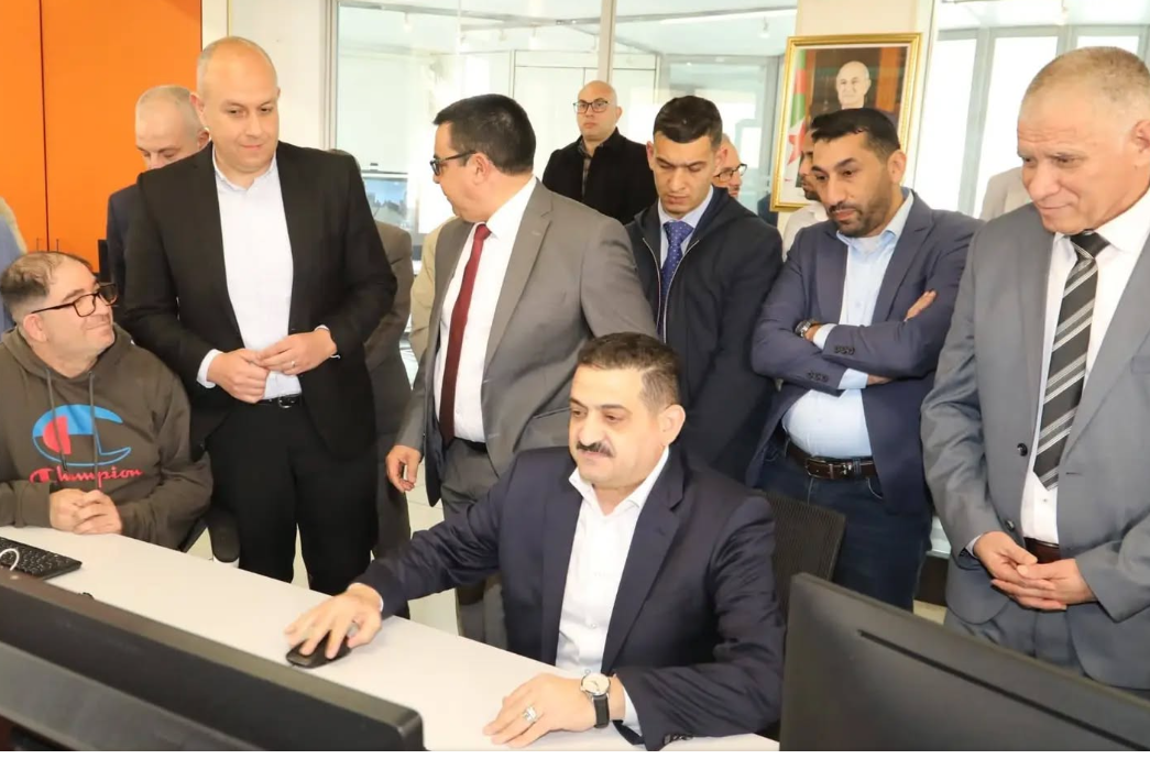 السيد دربال يترأس جلسة عمل للوقوف على وضعية التزود بالمياه الصالحة للشرب عبر الوطن