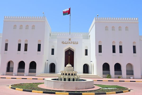 وزارةُ الخارجية: الهجماتُ الغادرة والجبانة التي استهدفت سلطنةُ عُمان لم يعلن أيُّ طرف مسؤوليته عنها