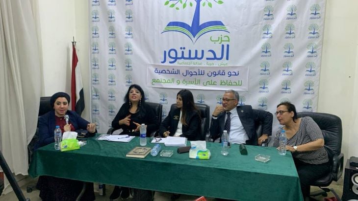 يحق للمرأة فسخ عقد الزواج بعد 6 أشهر… جدل حول مشروع قانون الأسرة في مصر